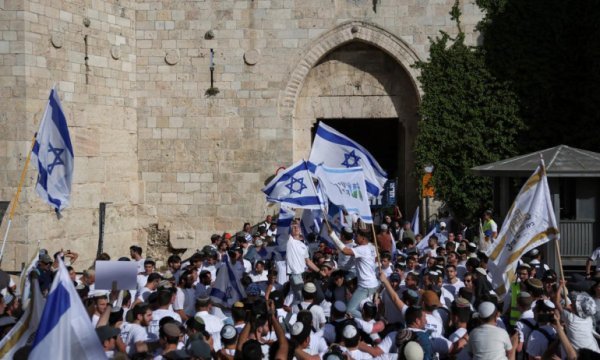Siyonistler Kudüs’te provokatif "bayrak yürüyüşü" yaptı 