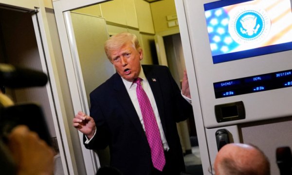 Trump'tan uçakta peş peşe açıklamalar! Savaş sinyali verdi