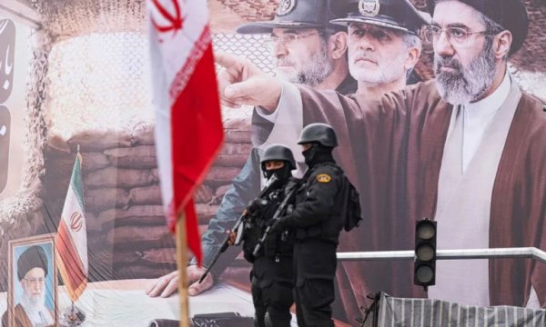 Ayetullah Mücteba Hamaney son sözü söyledi: Zenginleştirilmiş uranyum İran'da kalıyor