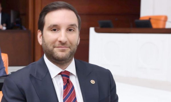 CHP'li vekil, CIA destekli İranlı muhalifle bir araya geldi