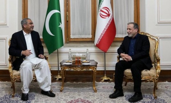 İran ile Pakistan arasında Tahran'da kritik görüşme