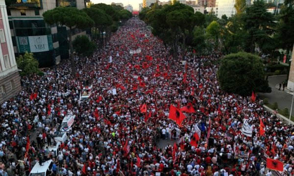 Arnavutluk’ta öfke dinmiyor: Trump’ın damadı bağlantılı proje ülkeyi karıştırdı! 