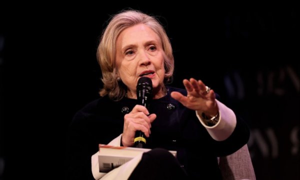 Clinton: İran ile uzlaşma Netanyahu'ya vurulan son darbedir