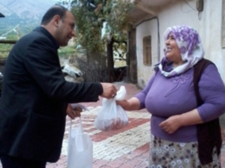 Sason Rahmet Pınarı'ndan Kurban Eti Yardımı