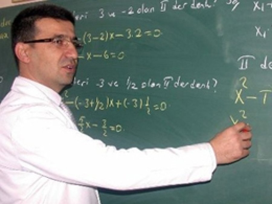 MEB'den Öğretmenlere: Ya Ailen Ya Maaşın