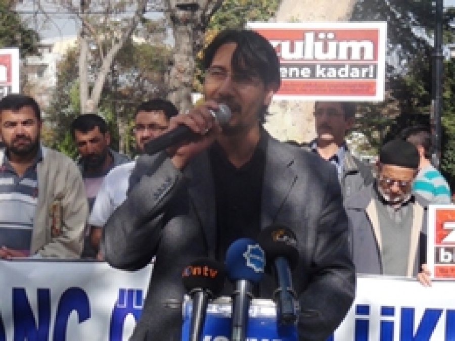 Aliya İzzetbegoviç'in Büstünün Yaptırılmasına Tepki
