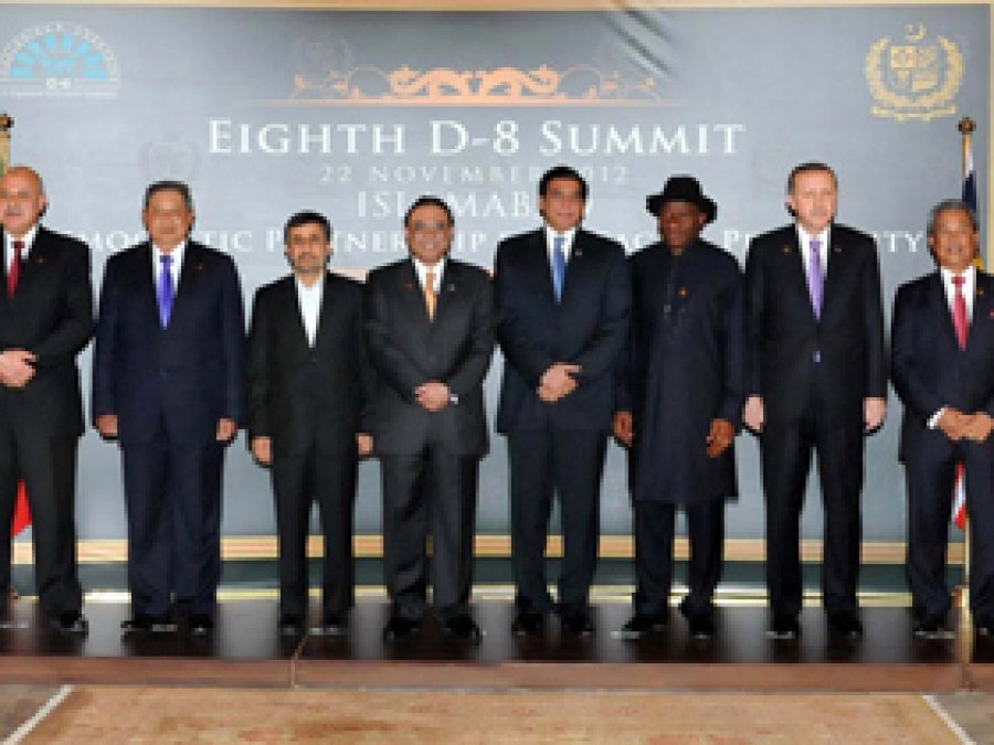İsrail Güçten Anlar, Güç de D8