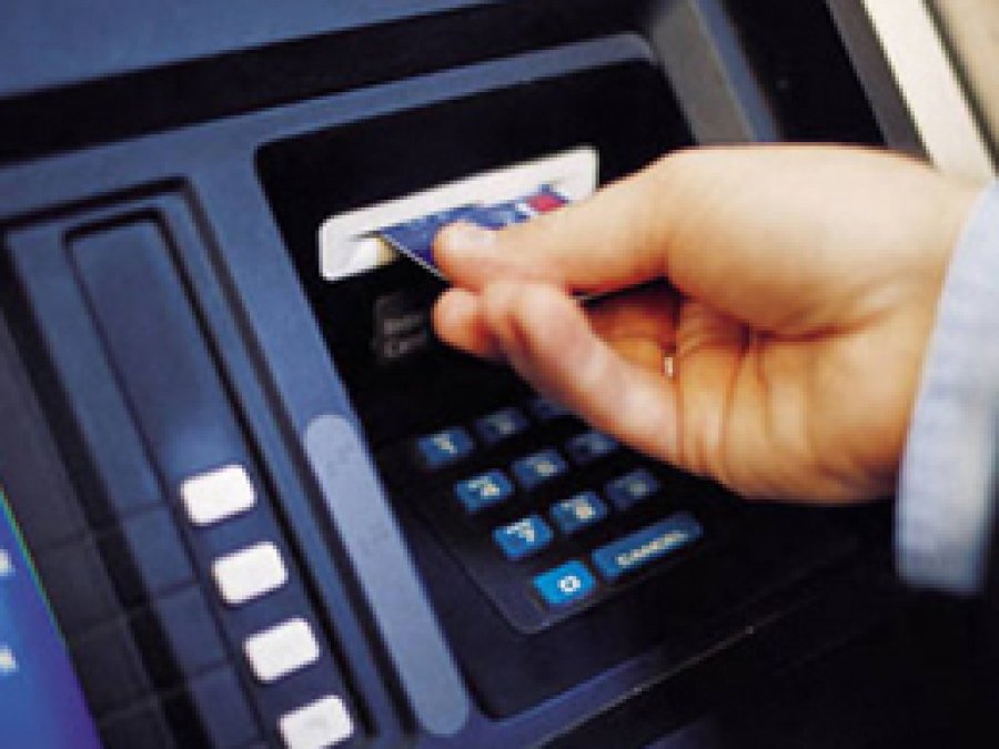 ATM Cihazında Kredi Kartı Kopyalan 2 Kişi Yakalandı