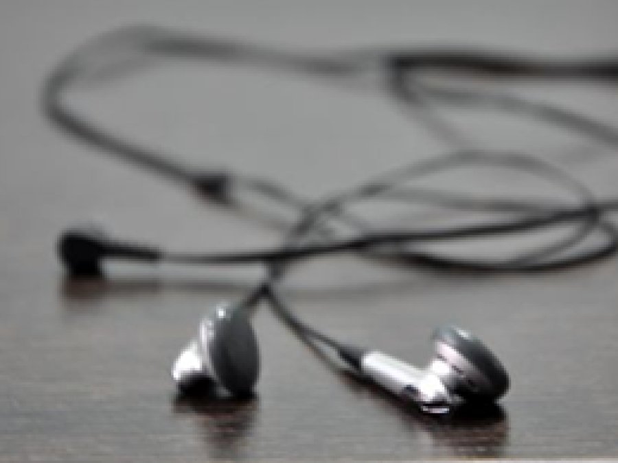 Yüksek Sesle Müzik Dinlemek İşitme Kaybına Yol Açıyor