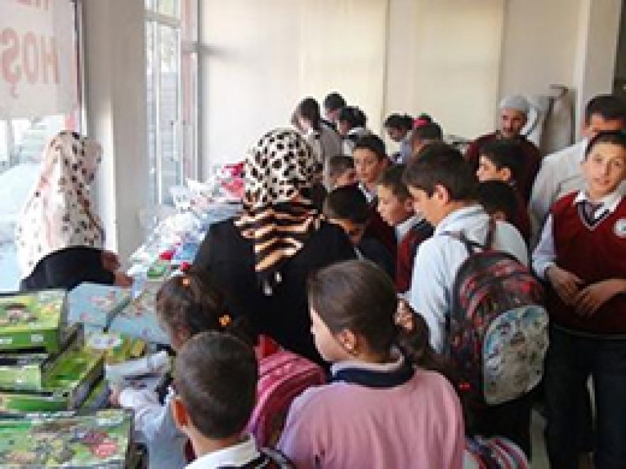 Köy Der Mutki'de Yardım Kermesi Açtı