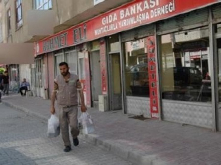 Rahmeteli Gıda Bankası 543 Aileye Yardım Etti
