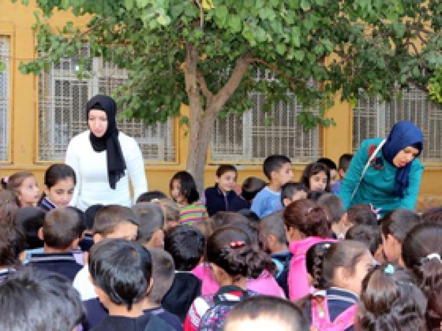 Andımız Okunmadı, Başörtülü Derse Girildi