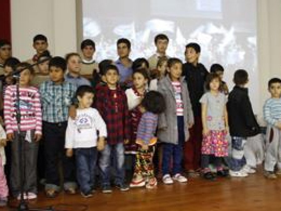Mersin'de Bin Yetim Giydirildi