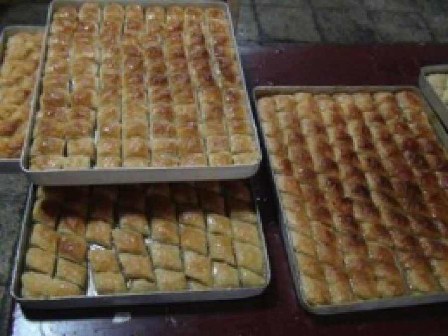 Tatvan'da Yüzlerce Aileye Bayram Baklavası