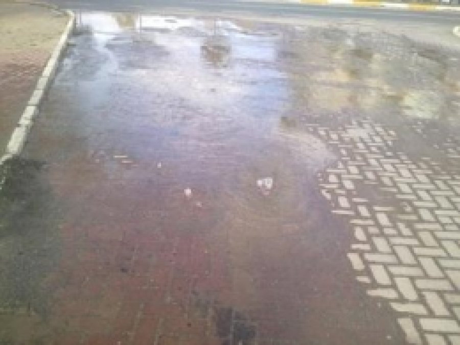Su Borusu Patladı Mahalleli Susuz Kaldı