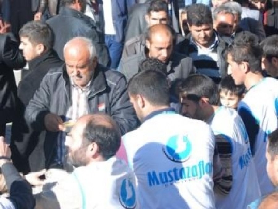 Ağrı'da 3 Bin Kişiye Aşure Dağıtıldı