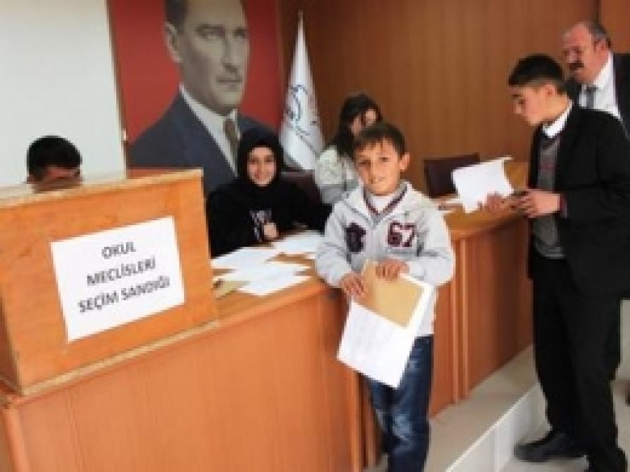 Van'da Öğrenciler Başkanını Seçti       