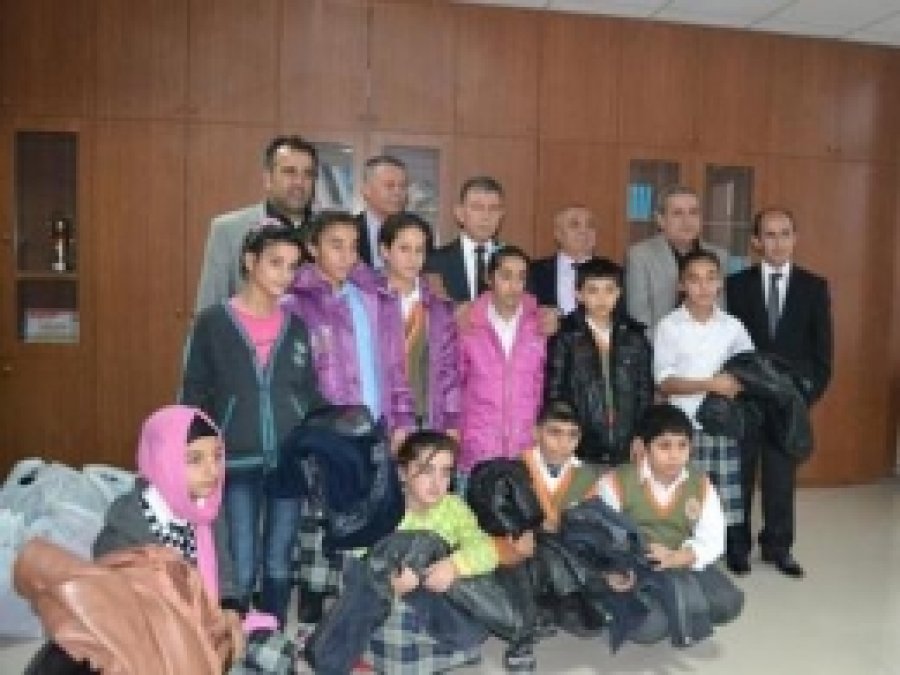 BATSO'dan 2 Bin Öğrenciye Giyim Yardımı