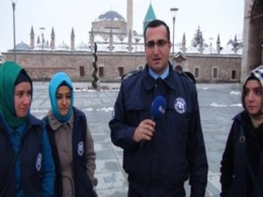 Mevlana Türbesinde Turizm Zabıtaları İş Başında  