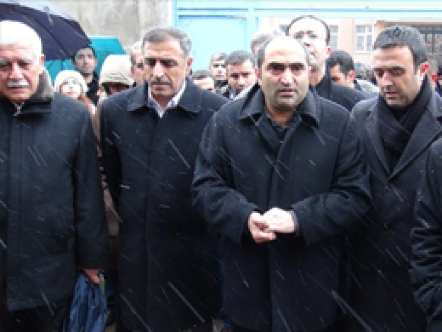Öğretmene Yapılan Bıçaklı Saldırı Kınandı  