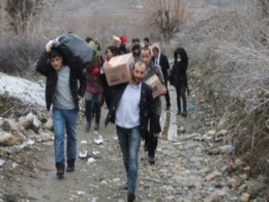 DÜ Öğrencilerinden Köy Okullarına Yardım Yapıldı  