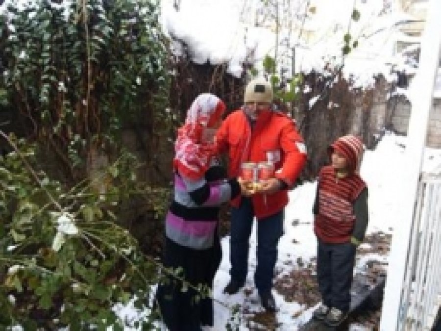 Kızılay'dan İhtiyaç Sahiplerine Yardım
