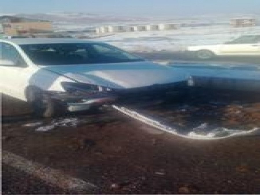 Çocuklara Vurmamak İçin Elektrik Direğine Çarptı