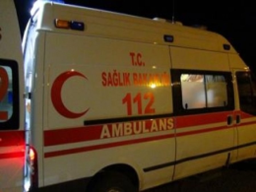 Tatvan'da Öğrenci Servisine Tır Çarptı: 6 Yaralı