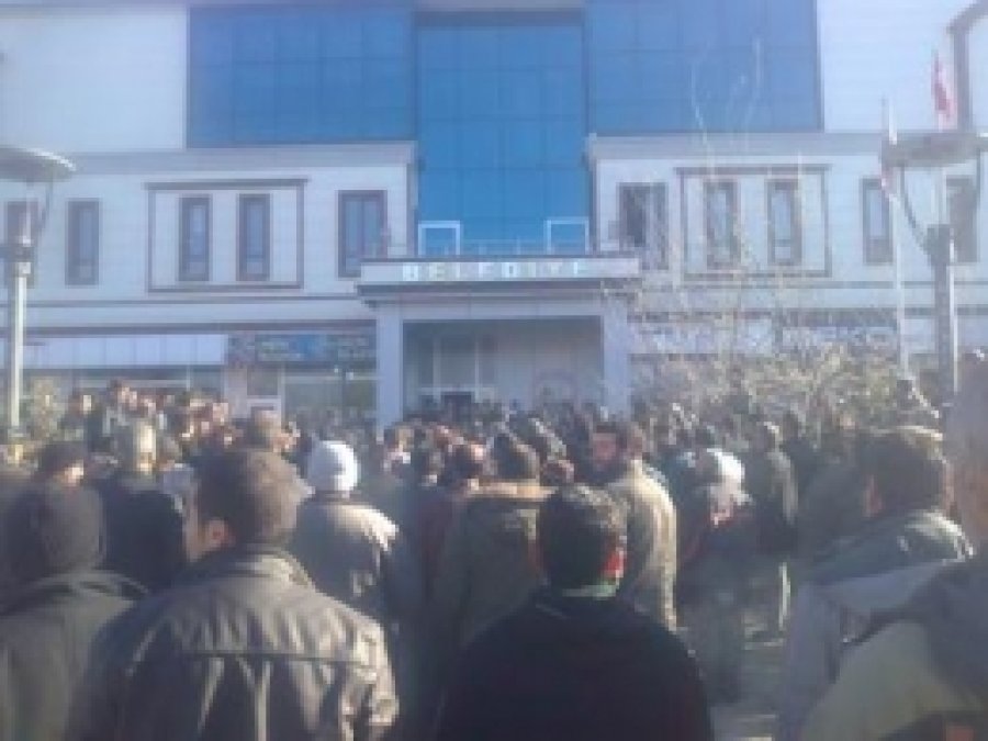 Karakoçan'da Su Kesintisi Halkı Ayaklandırdı