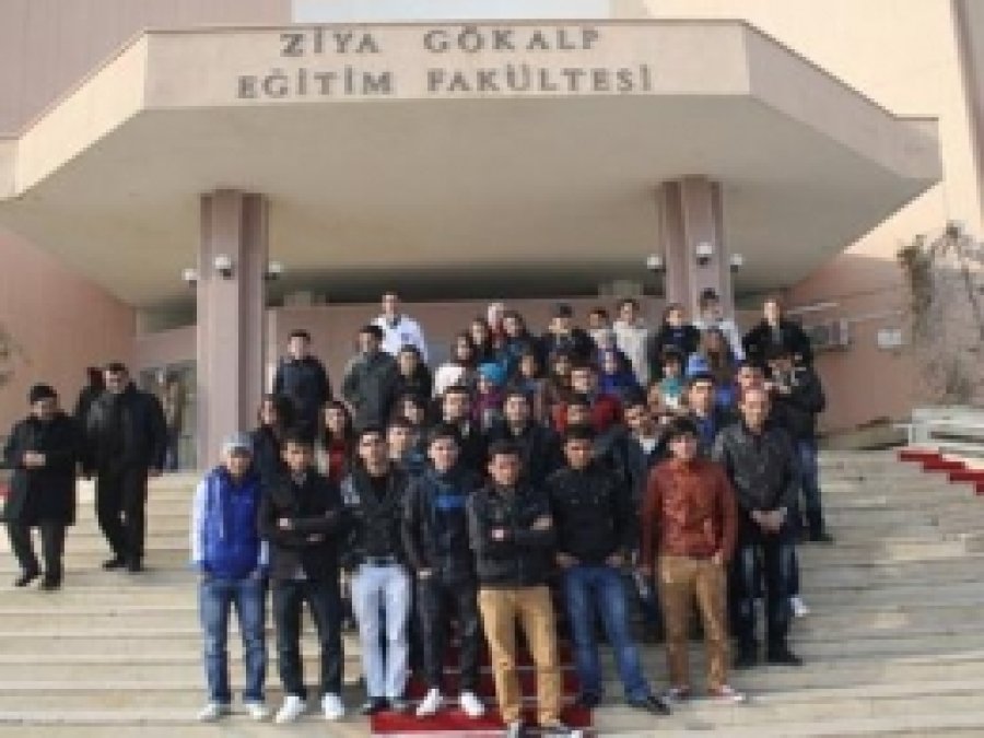 Kulplu Öğrenciler Dicle Üniversitesini Gezdi