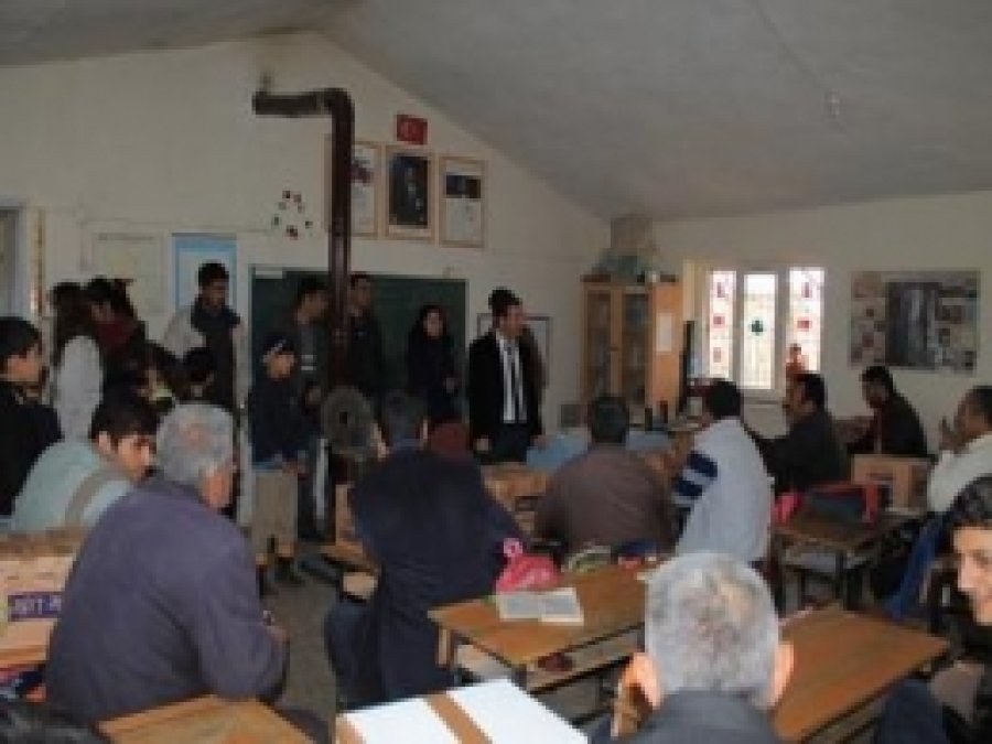 Köydeki Okullara Anlamlı Yardım