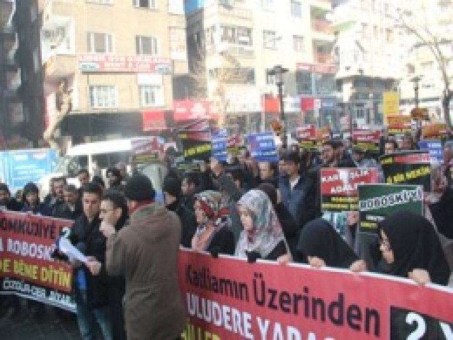 Özgür Der Roboski Katliamını Kınadı