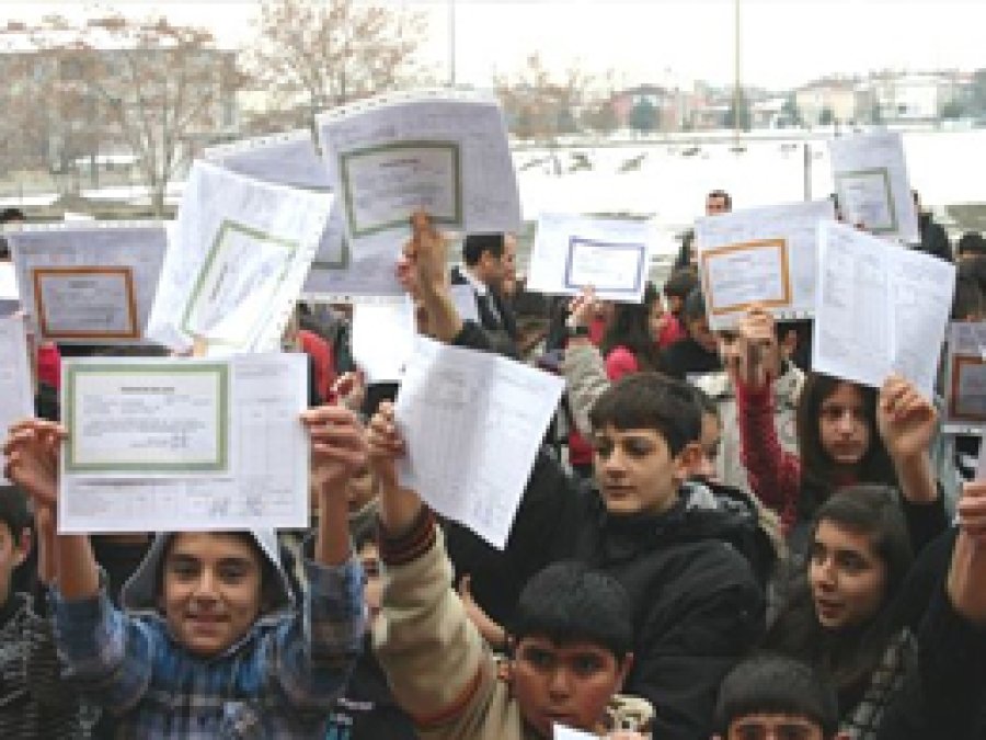 Okullar Pazartesi Açılıyor