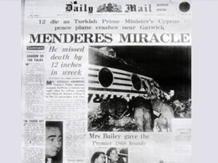 Menderes, Düşen Uçaktan Sağ Kurtuldu