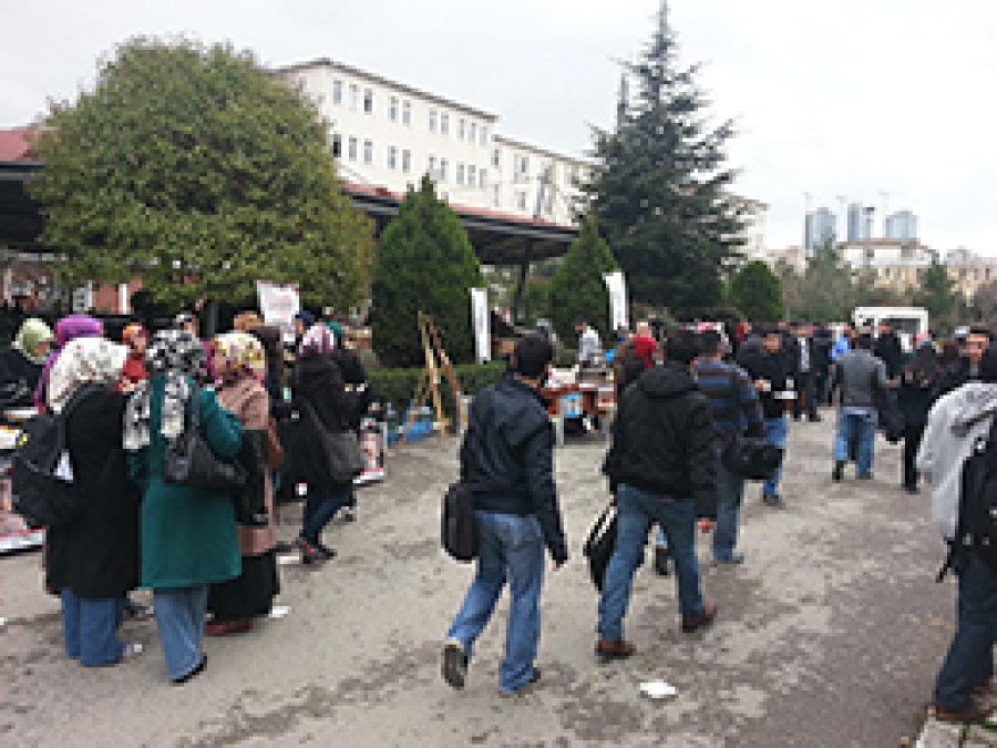 Üniversite Öğrencilerinden Suriye Halkı Yararına Kermes