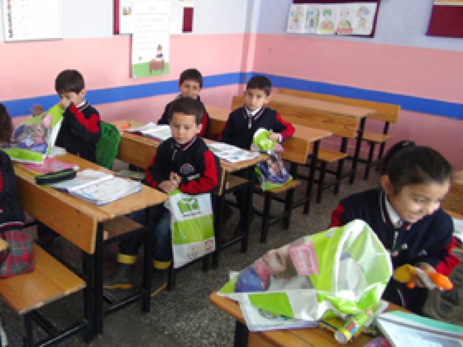 Hayırseverlerden Öğrencilere Kırtasiye Yardımı