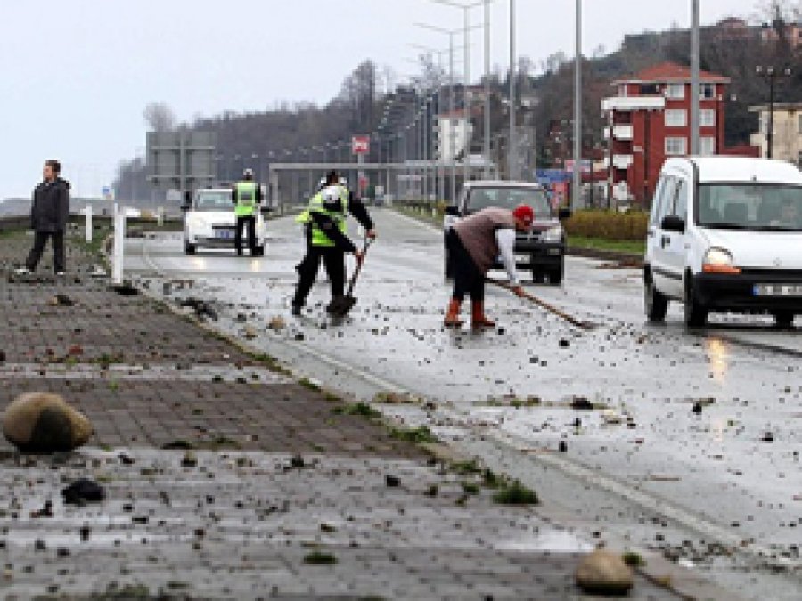 Karadeniz'de Şiddetli Fırtına