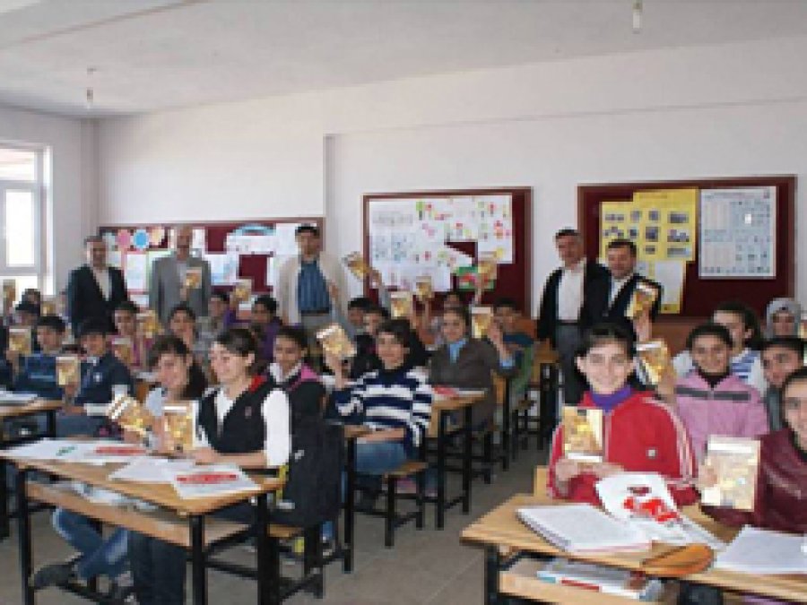 220 Fakir Öğrenciye Eğitim Desteği
