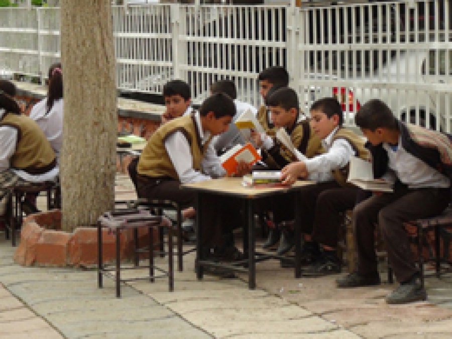 Öğrencilerden 'TV Kapat Kitap Aç' Kampanyası