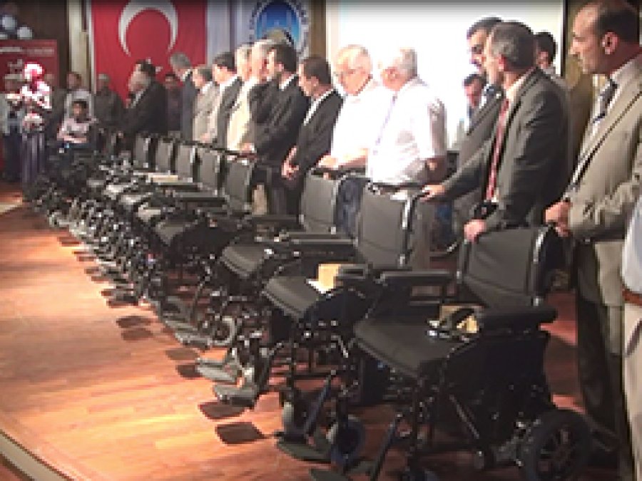 İzmir Müftülüğü 23 Akülü Sandalye Dağıttı