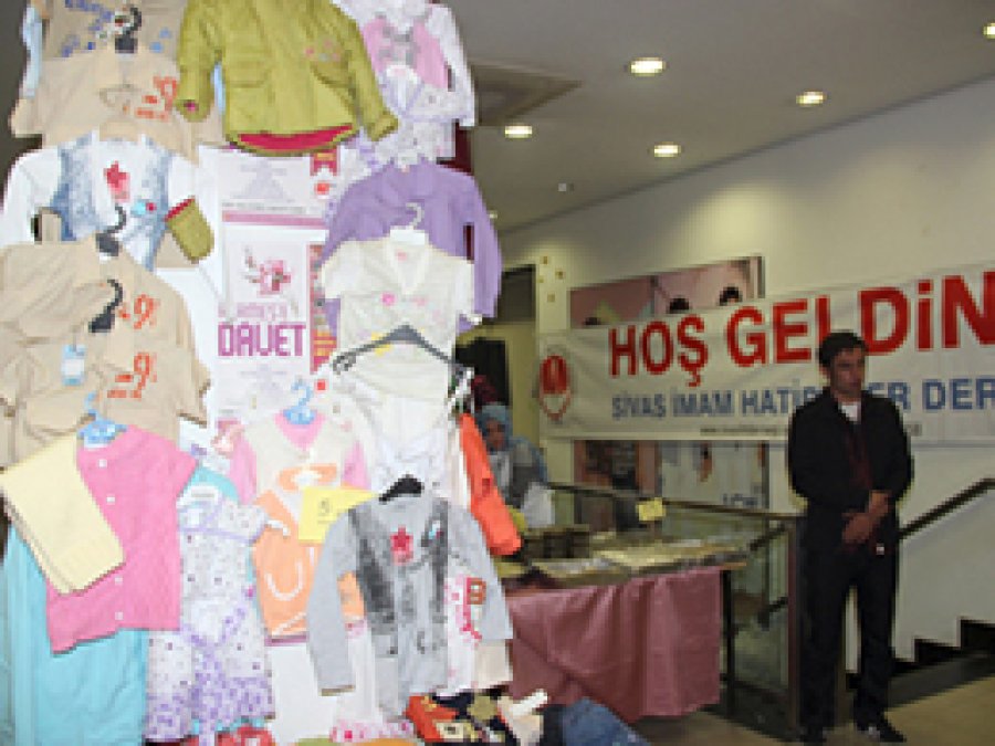 Sivas'ta İhtiyaç Sahipleri Yararına Kermes Açıldı