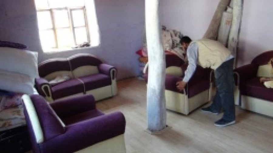 Evi Yanan Aileye Yardım Ulaştı