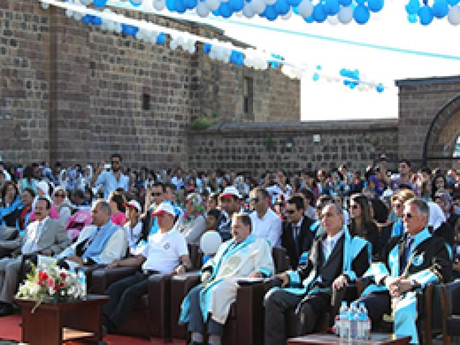 BEÜ Beşinci Mezuniyet Törenini Gerçekleştirdi