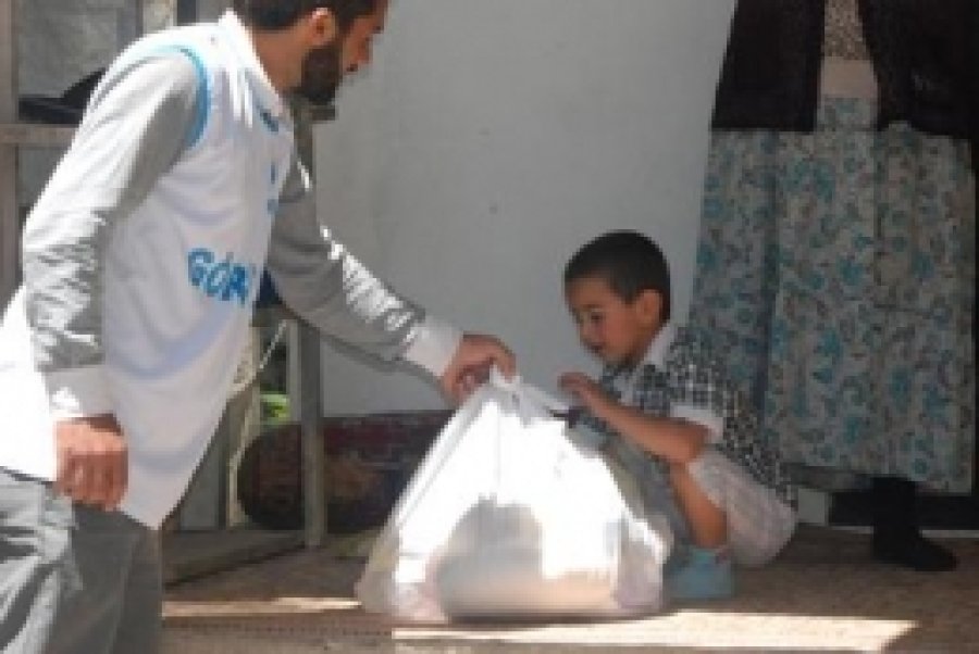 Mustazaflar Cemiyeti'nden 100 Aileye Yardım