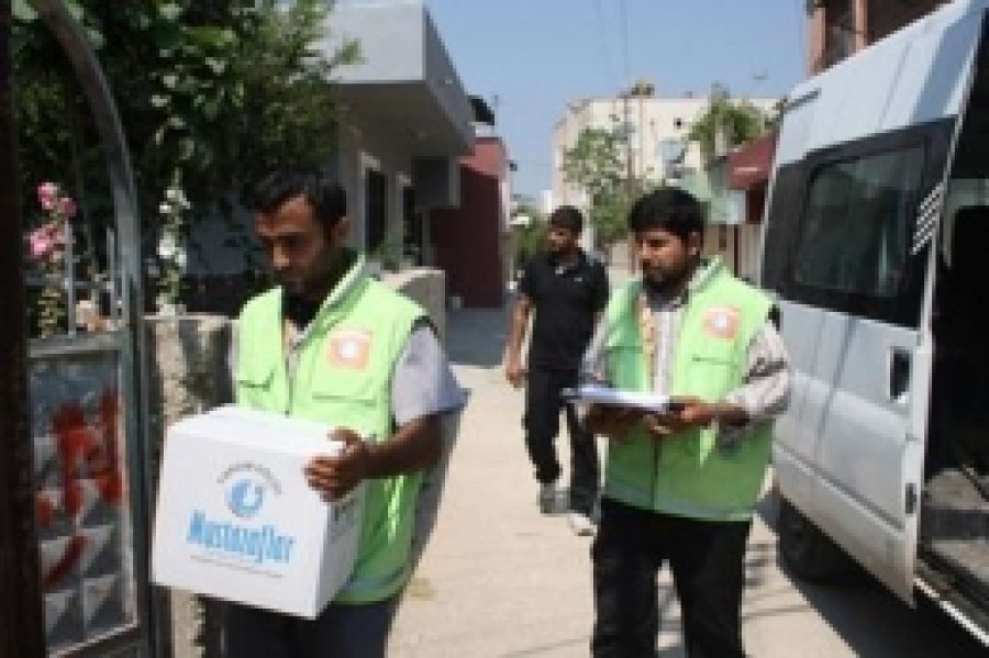 Mersin'de Ramazan Öncesi Yardımlar Başladı