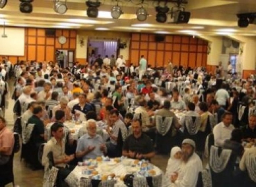 İHH AYDER"den İftar Yemeği