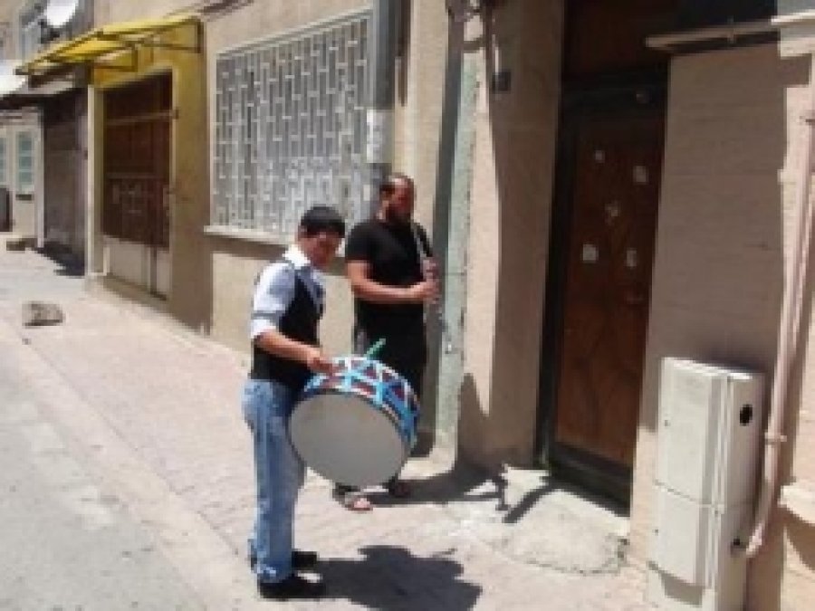 Ramazan Davulcuları Tahsilâta Çıktı