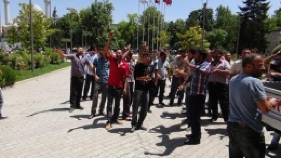 Seyyar Satıcılar Belediyeye Yürüdü
