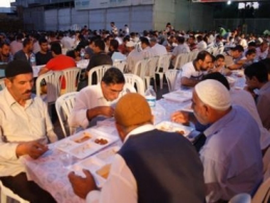 Mersin Mustazaflar Cemiyeti İftarda Halk İle Buluştu