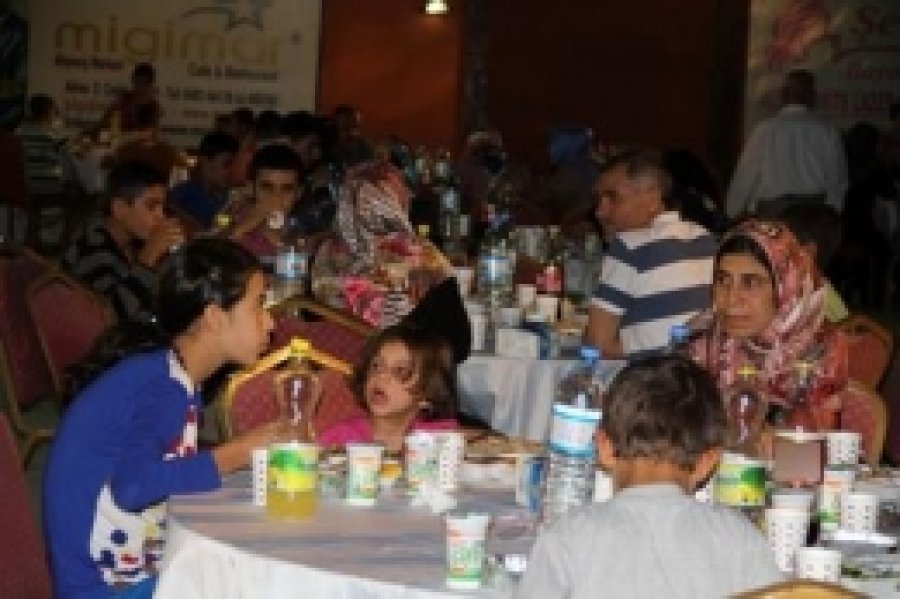 Midyat'ta Müftülük İftar Yemeği Verdi